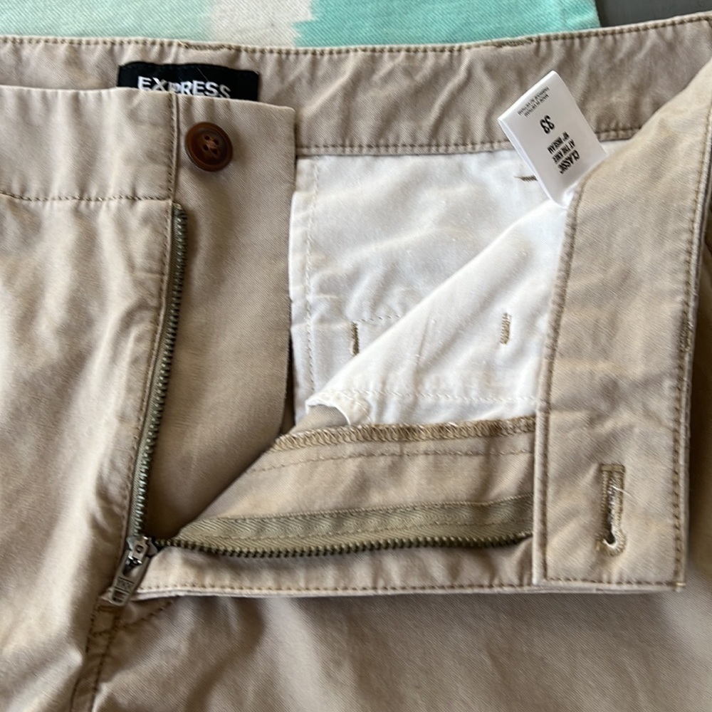 Express Men’s Classic Fit Khaki Flat Front At-The-Knee Shorts Size 33 - Picture 4 of 10